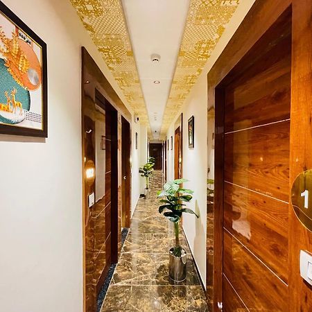 Hotel Avenue Sky อาเมดาบัด ภายนอก รูปภาพ