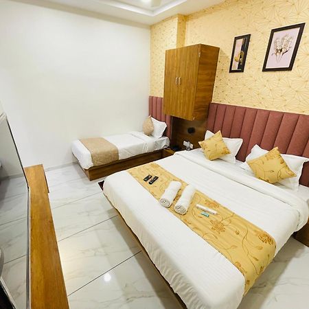 Hotel Avenue Sky อาเมดาบัด ภายนอก รูปภาพ