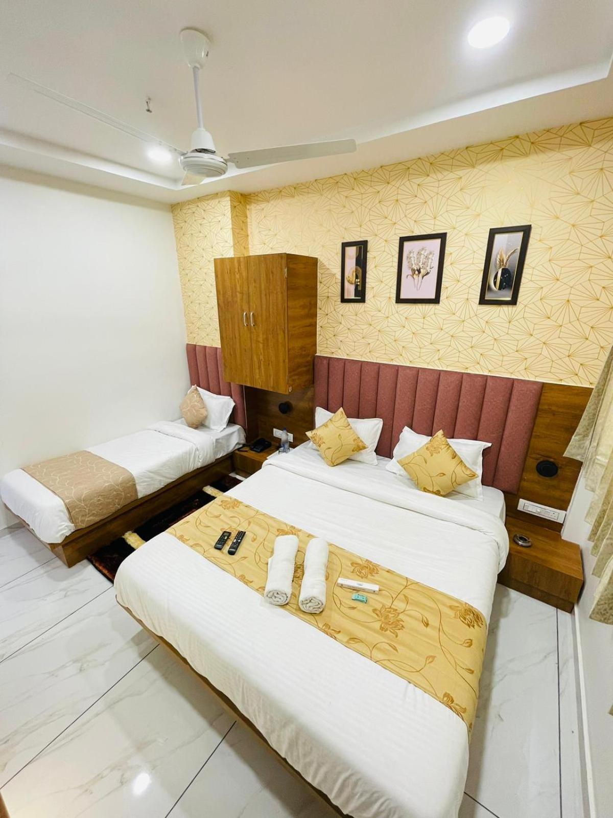 Hotel Avenue Sky อาเมดาบัด ภายนอก รูปภาพ