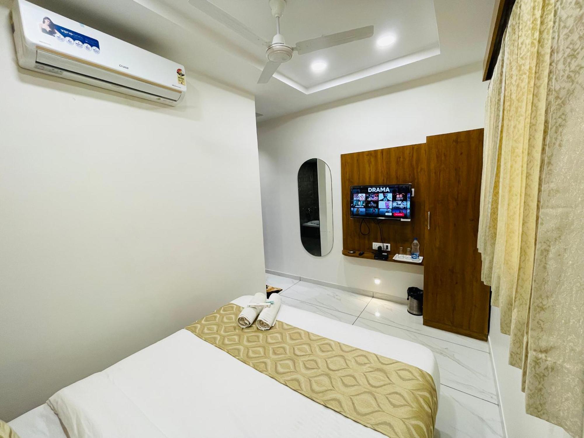 Hotel Avenue Sky อาเมดาบัด ภายนอก รูปภาพ