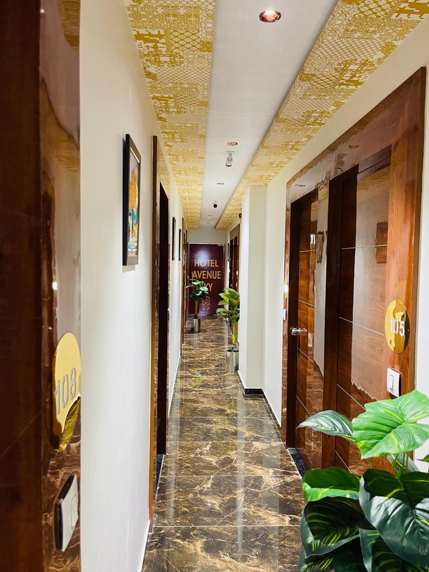 Hotel Avenue Sky อาเมดาบัด ภายนอก รูปภาพ