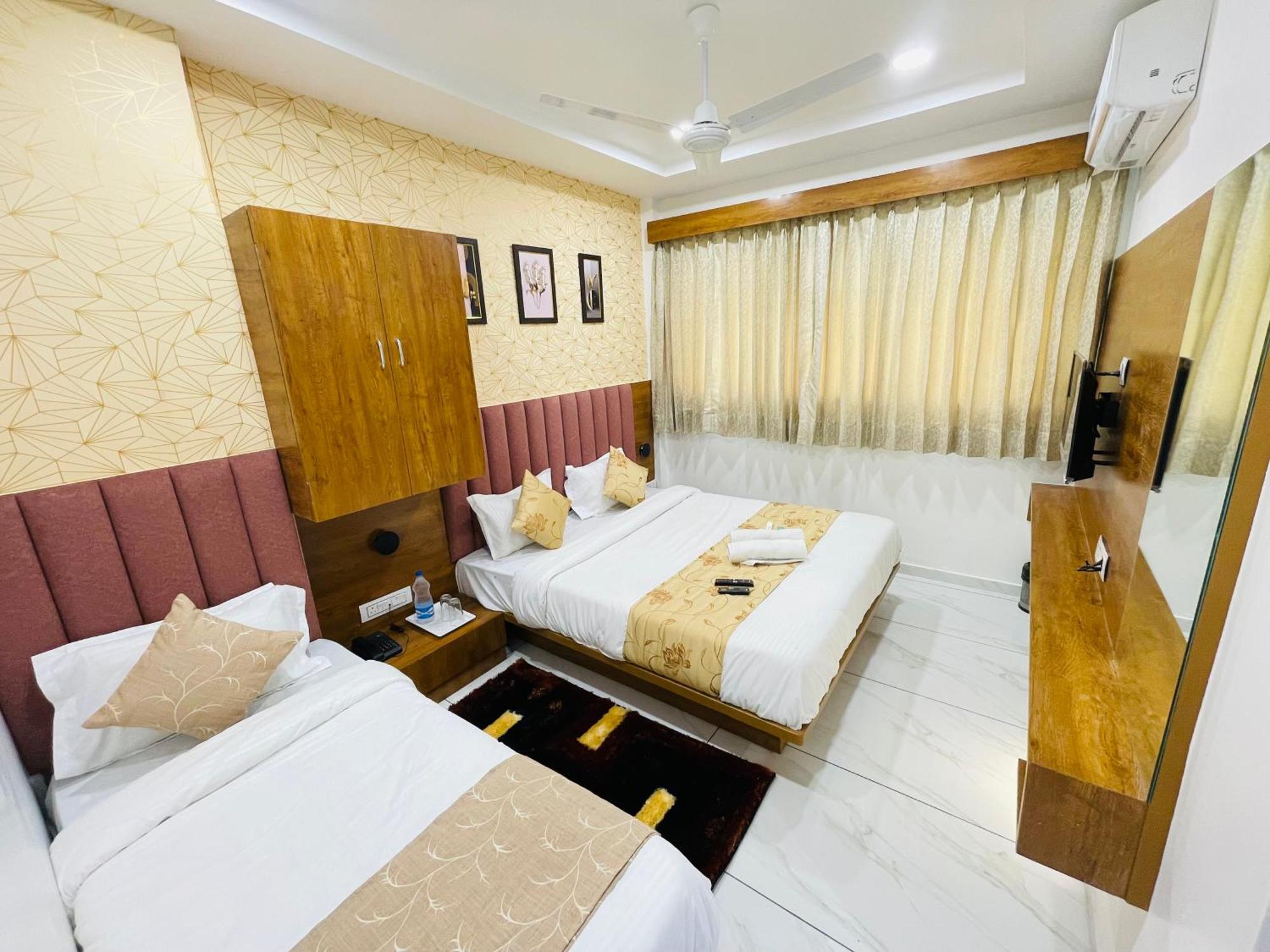Hotel Avenue Sky อาเมดาบัด ภายนอก รูปภาพ